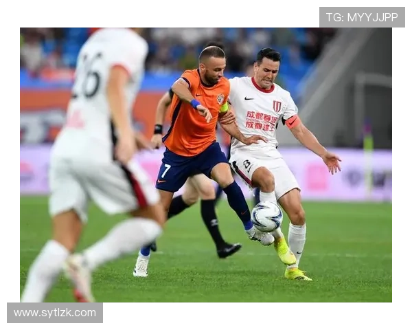 精彩瞬间：足球赛事中逆转表现持续受关注与分析